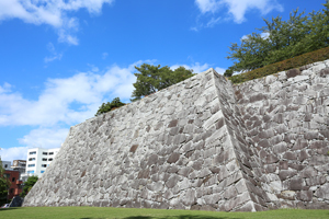 盛岡城跡公園の石垣の写真