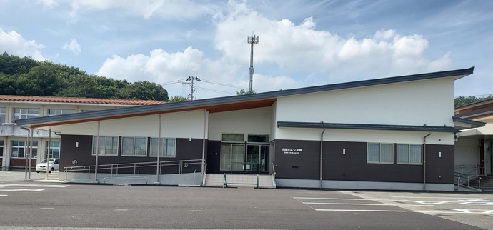 好摩地区公民館全景の写真