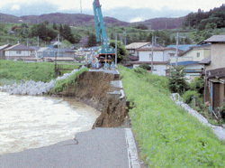 平成14年台風第6号による簗川の被害状況の写真
