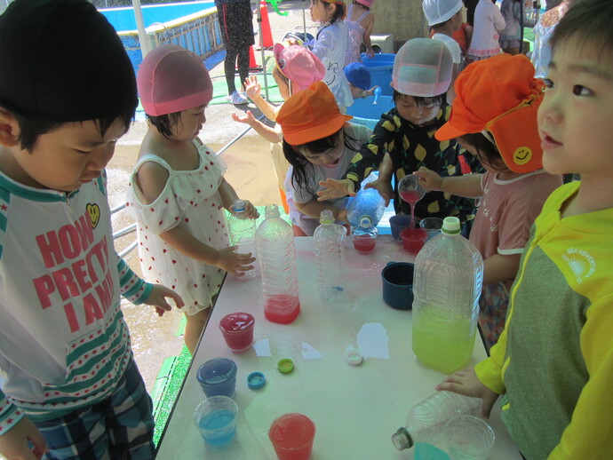色水遊びの写真