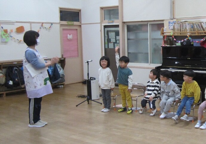 子どもたちが進行をしている様子