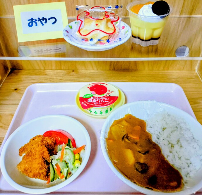 11月のおたのしみランチの給食展示の写真