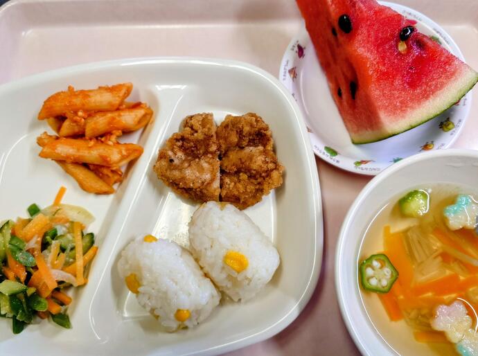 8月おたのしみランチの給食写真