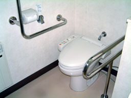 （社）岩手県医師会多目的トイレ写真2