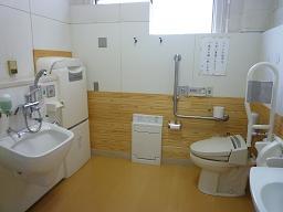 岩手県公会堂多目的トイレ写真