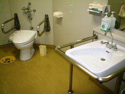 岩手県立中央病院多目的トイレ写真