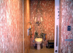 岩手県立美術館多目的トイレ写真