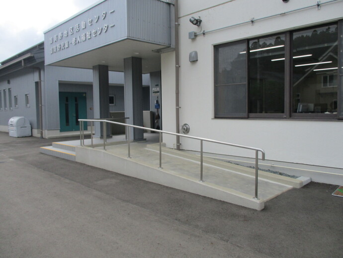加賀野地区活動センター出入口写真