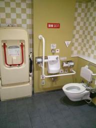フェザン多目的トイレ写真1