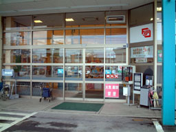マイヤ青山店出入口写真