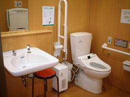 松園地区公民館多目的トイレ写真