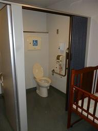 盛岡市西部公民館多目的トイレ写真1