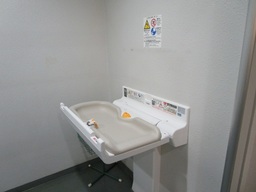 盛岡市西部公民館多目的トイレ写真2