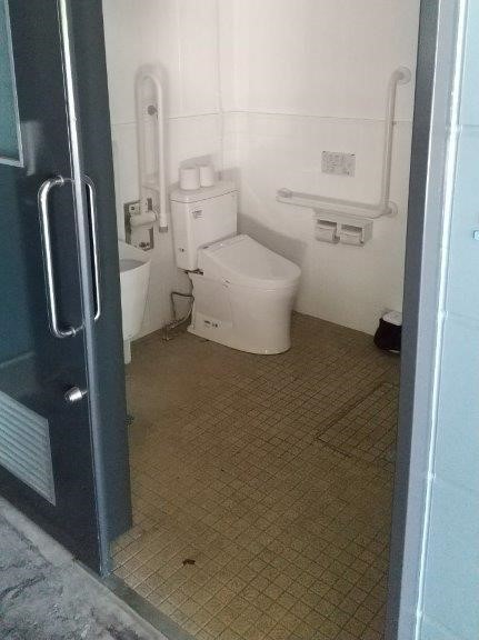サバンナテラス前トイレ