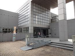 盛岡市都南図書館出入口写真1