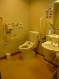 盛岡市保健所多目的トイレ写真