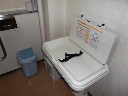 盛岡赤十字病院多目的トイレ写真3
