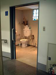 リリオ多目的トイレ写真