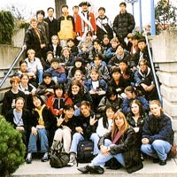 盛岡市中学生ビクトリア市研修派遣団とビクトリア市の中学生の写真