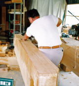 木材のヤリガンナによる加工