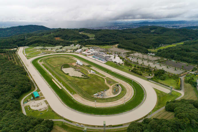 競馬場全景の写真