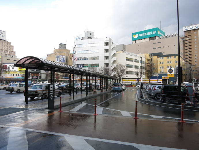 盛岡駅前広場の一般車降車場写真