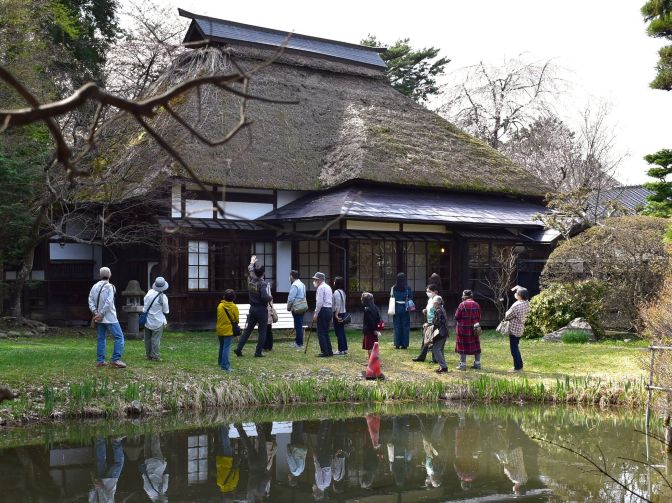 春の生家庭園案内の写真