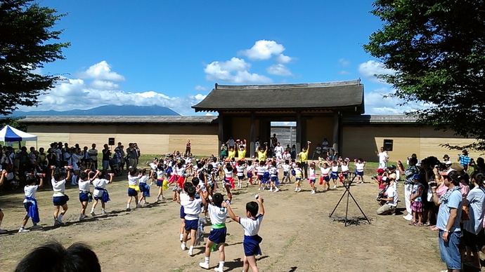 志波城まつりでの、子供たちの踊りの写真