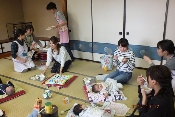 写真：試食会の様子