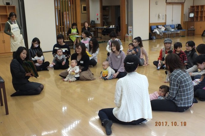 写真:読み聞かせ会の様子