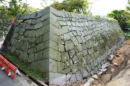 写真：盛岡城跡　石垣修理にともなう発掘調査