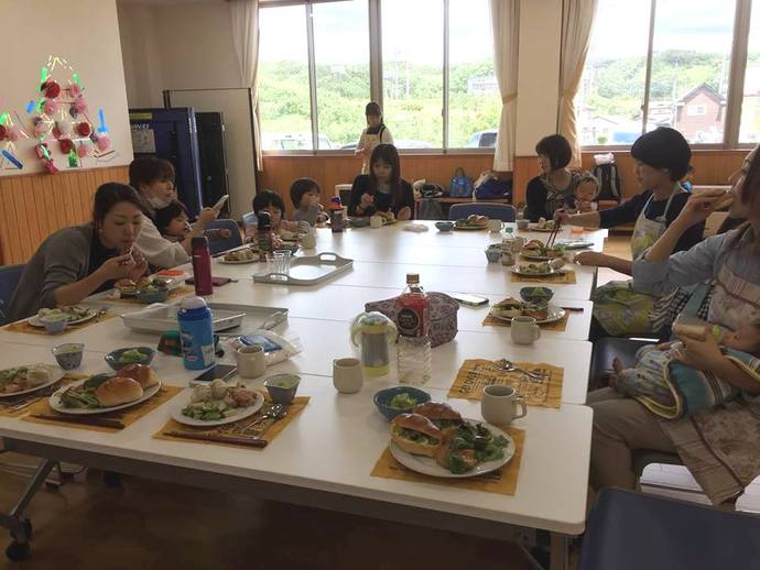 写真:昼食会の様子