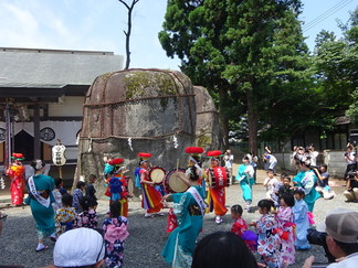 写真：三ツ石神社への盛岡さんさ踊り成功・安全祈願と奉納2