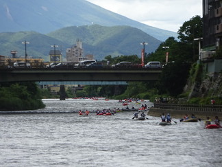 写真：盛岡・北上川ゴムボート川下り大会1