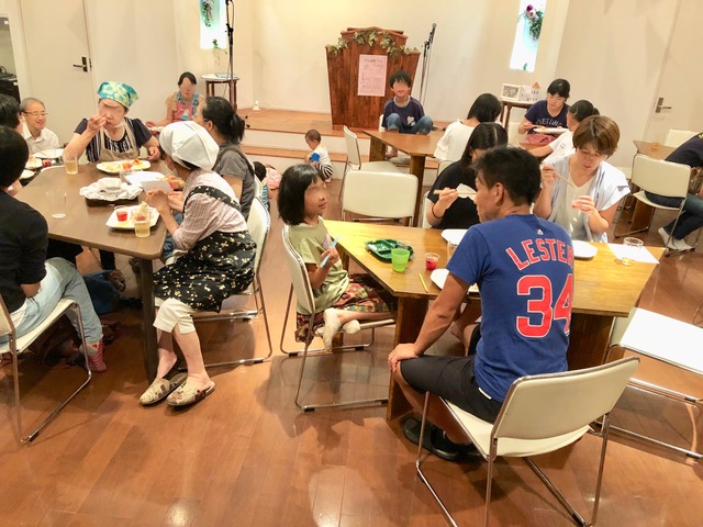 写真：夕食の様子