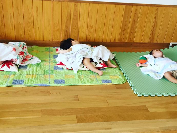 写真：託児（お昼寝）の様子