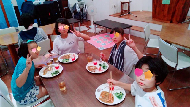 写真:夕食の様子