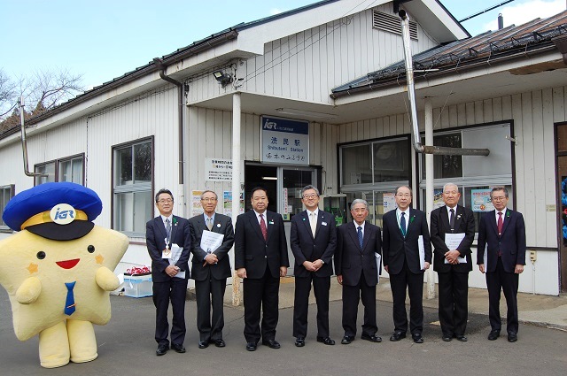 写真：関係者記念撮影の様子