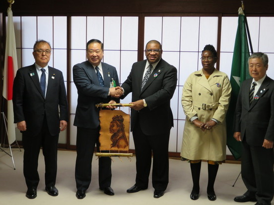 駐日ナミビア共和国大使市長表敬訪問の写真