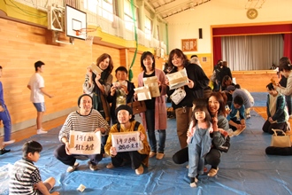 太田小タイムカプセル掘り起こしの写真