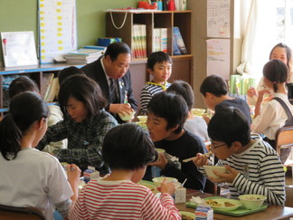 即位礼正殿の儀給食の写真2