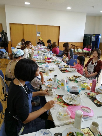 写真:食事の様子