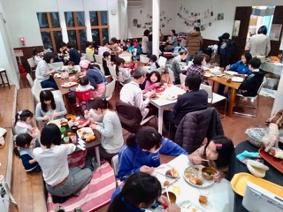 食事の様子の写真