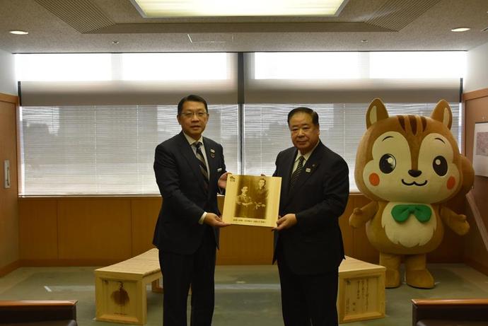 贈呈式の様子（写真2）