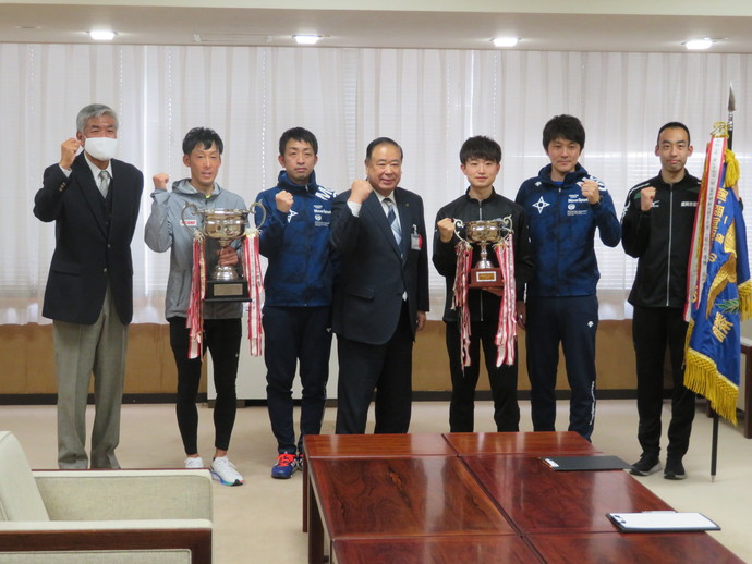 一関・盛岡間駅伝競走大会一般の部優勝報告の写真