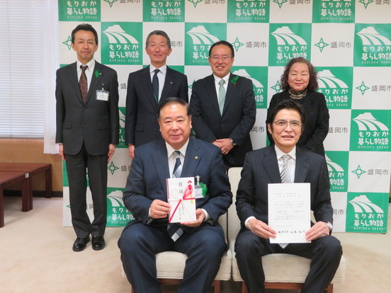 中ノ橋通一丁目第四町内会様からの寄附受領及びお礼状贈呈式の写真