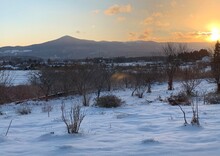 「朝方の姫神山」