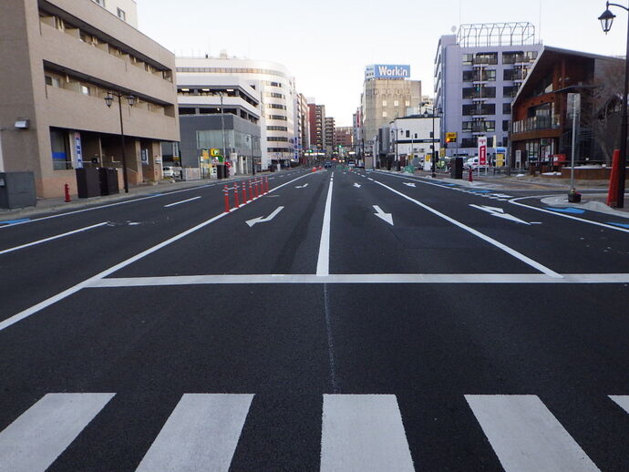 都市計画道路　明治橋大沢川原線（大通）の写真