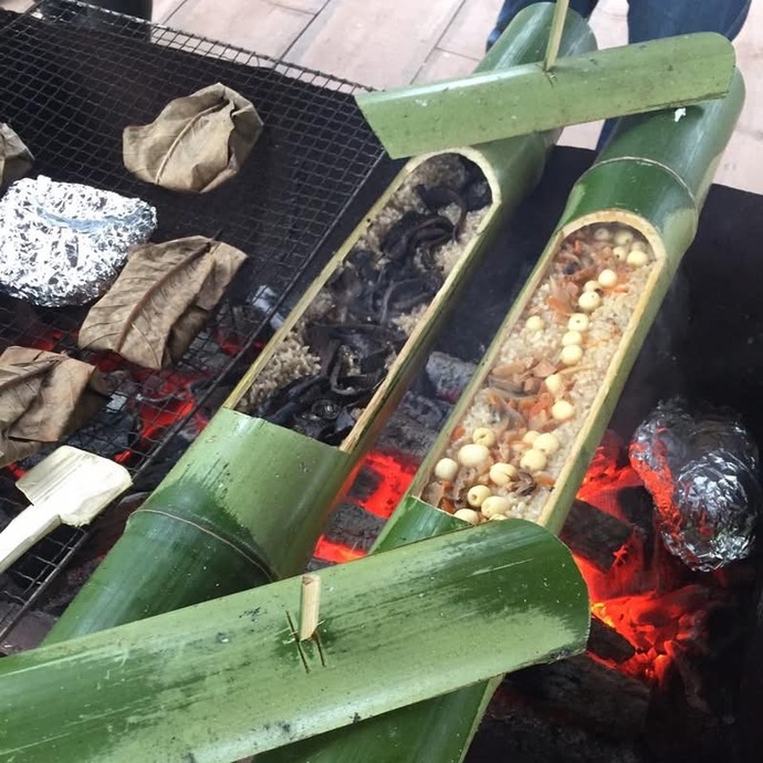 竹筒を使って炊いた様々なご飯