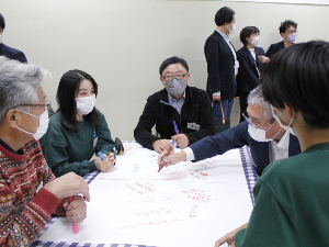 写真：意見交換会の様子3